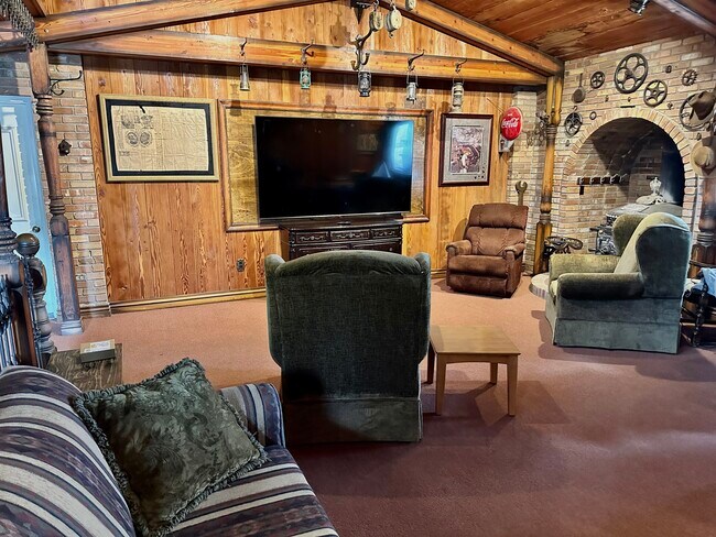 Large Entertainment Room - 325 Harvard Ave