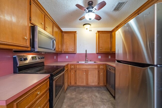 Building Photo - All Appliances Included- Wolfforth, TX!