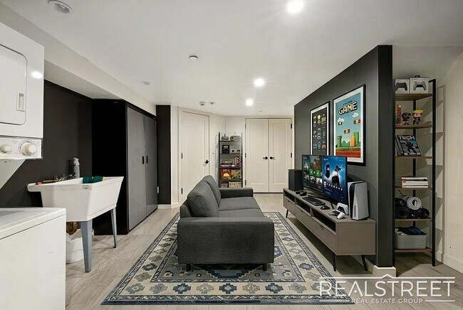 Foto del edificio - Modern Bushwick 2-bedroom, 2.5-bath duplex with private garden, deck, and finished recreation room —