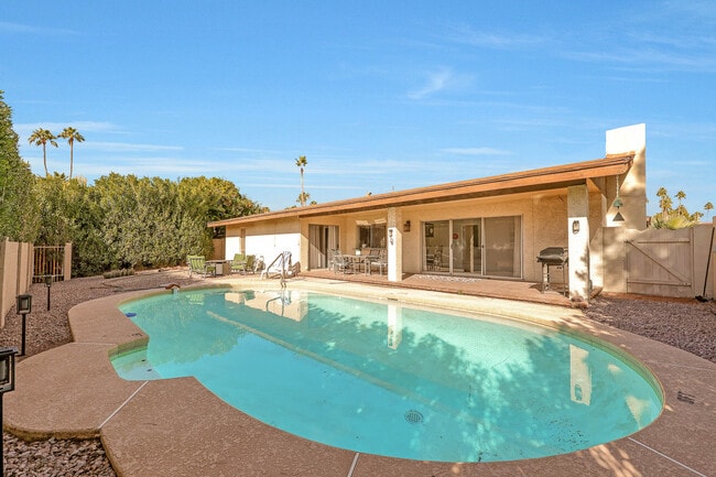 Building Photo - 7949 E Luke Ln