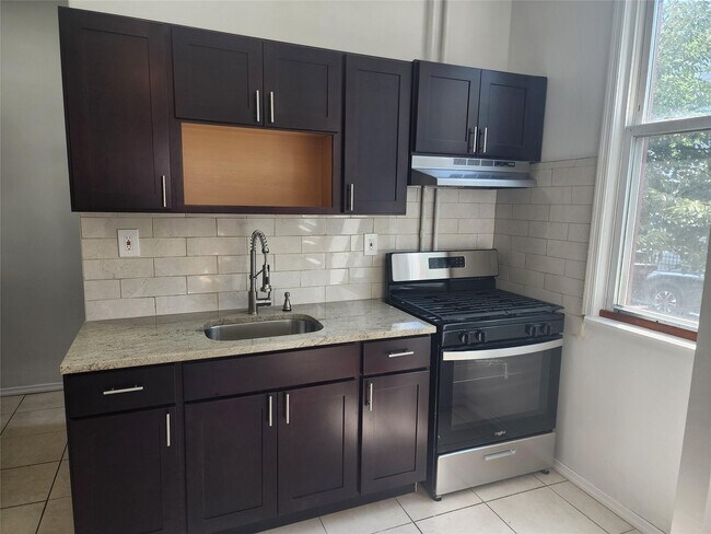 Foto del edificio - 68-17-68-60 60th St
