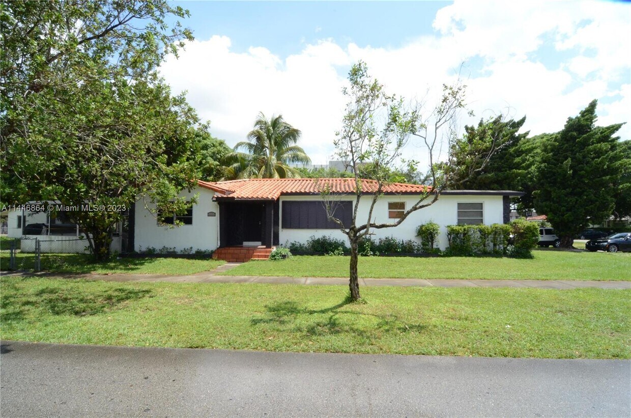 1101 Oakwood Dr, Miami Springs, FL 33166 House Rental in Miami