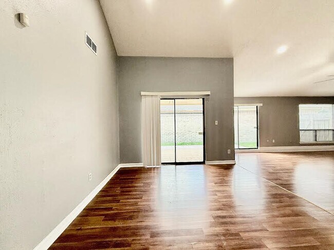 Building Photo - 13506 Clarewood Dr