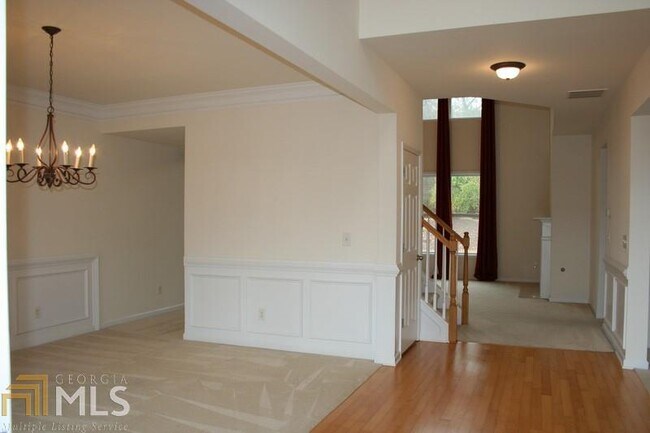 Building Photo - 212 Autumn Trail