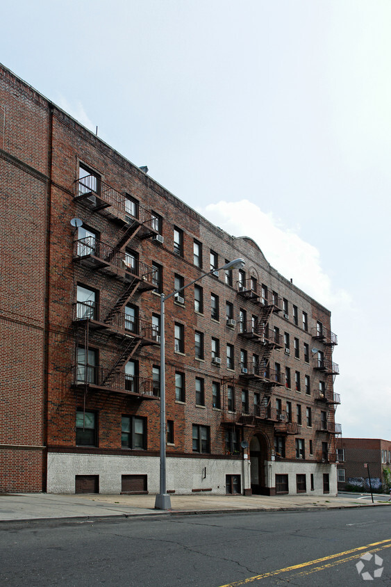 Foto principal - 1589-1591 E 172nd St