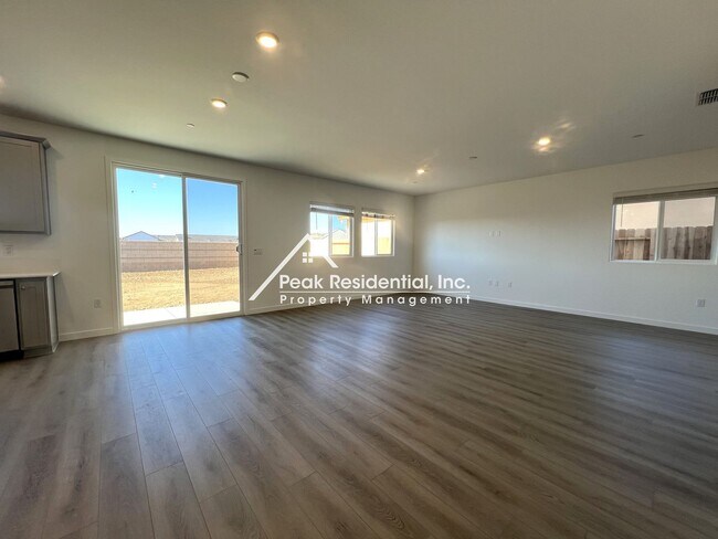 Foto del edificio - Brand New Rancho Cordova 4bd/3ba Home with 2 Car Garage!