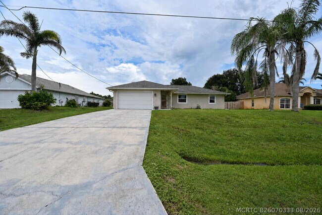Building Photo - 1755 SW Castinet Ln