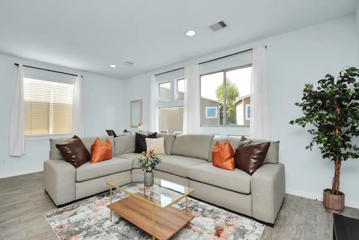 Foto principal - 5411 Lindsay Ln
