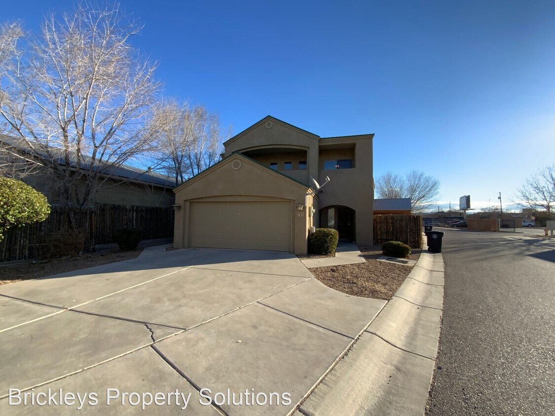 701 Benicia Ln SW, Albuquerque, NM 87102