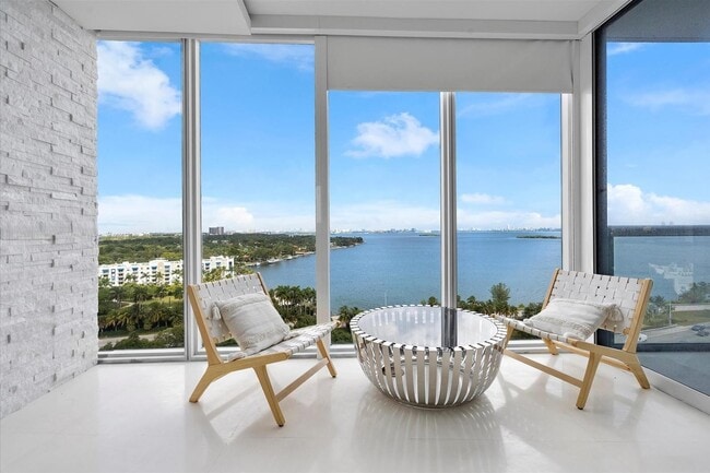 Building Photo - 601 NE 36th St