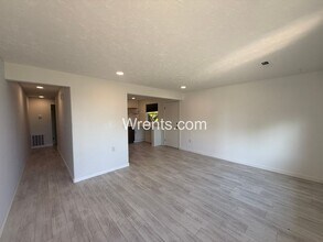 Building Photo - 571 E Fairview Ave