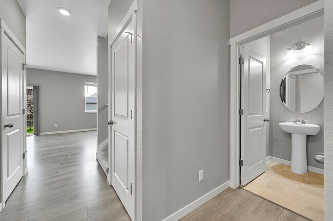 Foto del edificio - $2,995.00, 4 bedrooms, 2.5 baths with a bi...