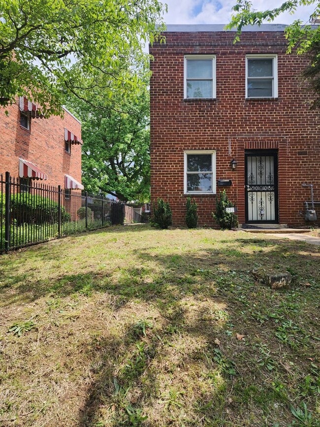 Charming 2BR Home in Lily Ponds NE DC – Ac... - Charming 2BR Home in Lily Ponds NE DC – Ac...