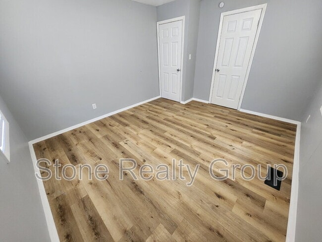 Building Photo - 2105 Berne Ave