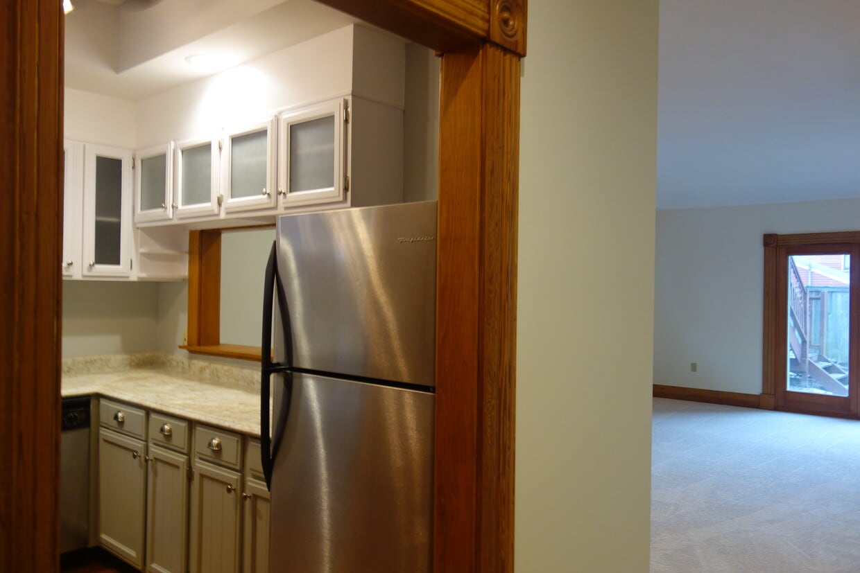 Full sized fridge with ice maker - 216 Kentucky