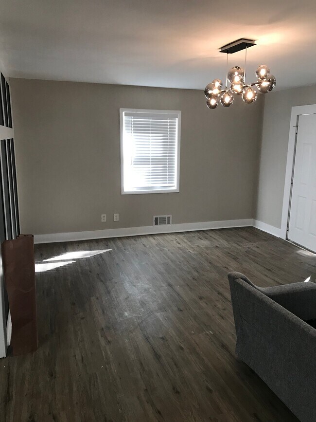 Building Photo - 1673 Hollyhock Terrace