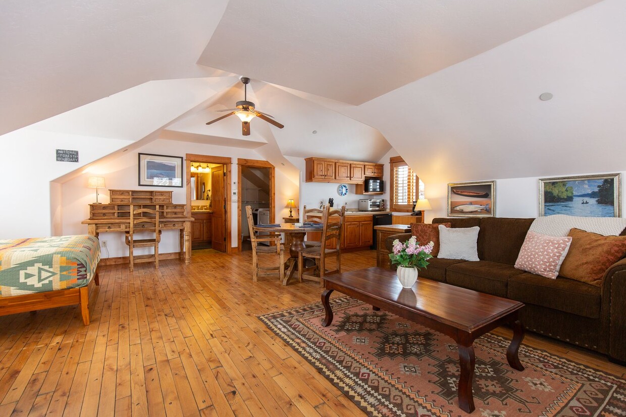 Primary Photo - Fully Furnished Loft Near Hyalite