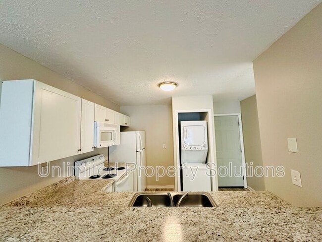 Building Photo - 213 Sunn Aire Ct