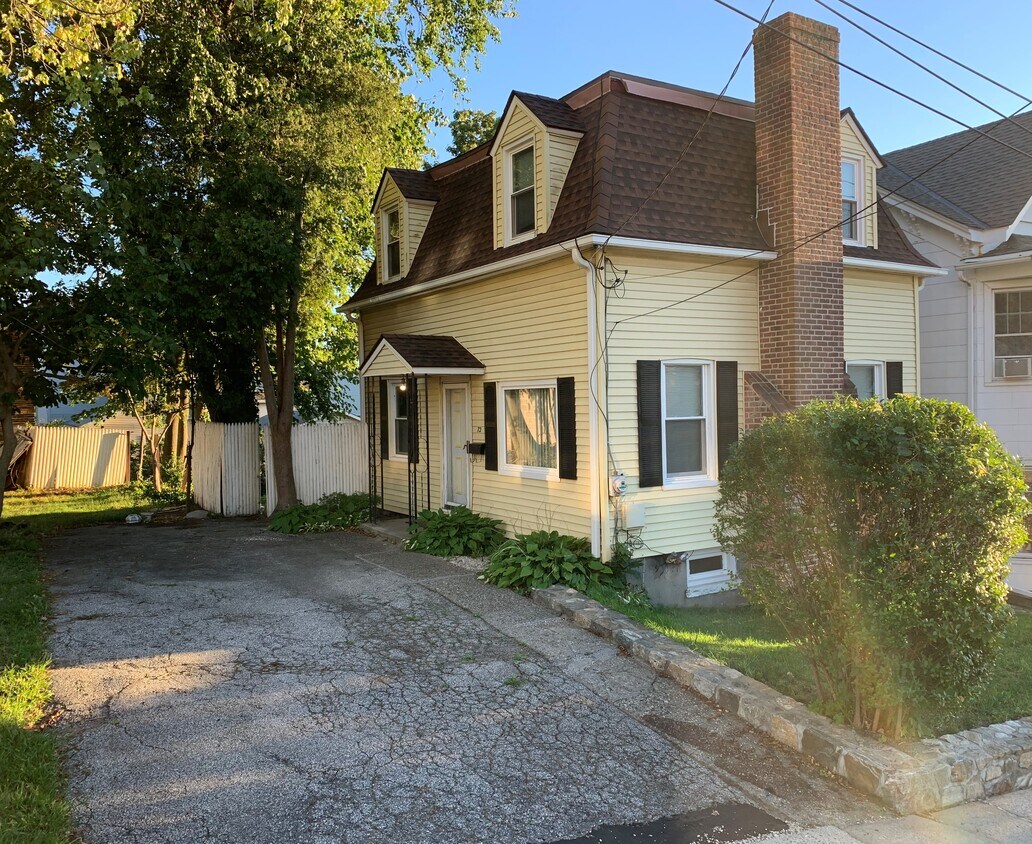 Curbside - 72 James St