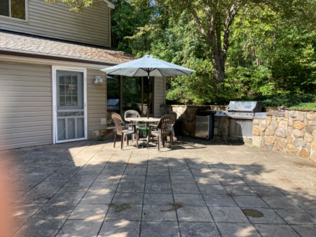 Building Photo - 5219 Cottonwood Dr