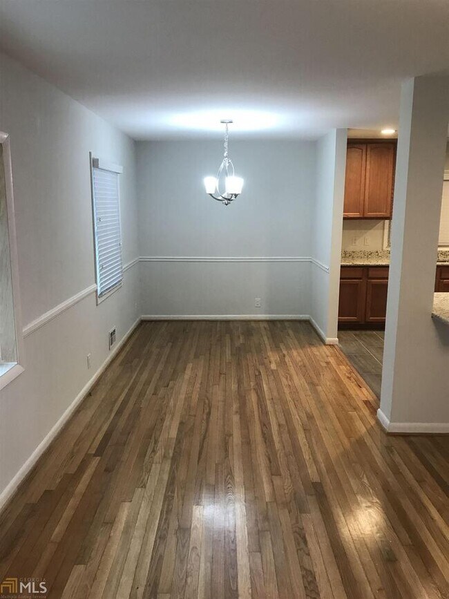 Building Photo - 445 Mt Vista Rd