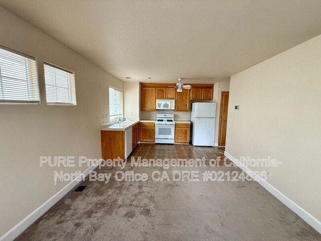 Building Photo - 565 Jorgensen St