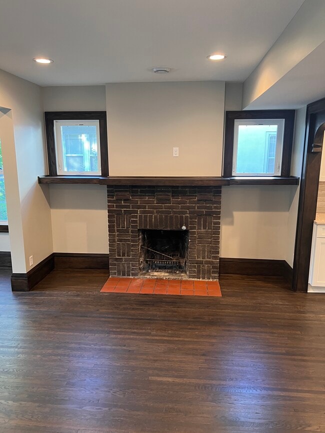 Living space - 1907 Princeton Ave