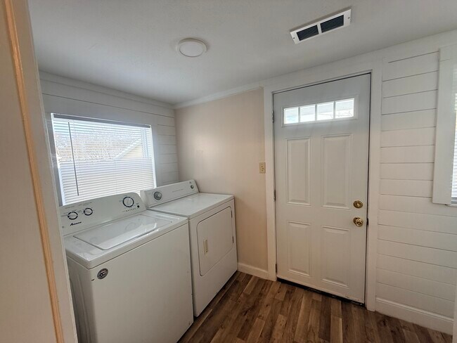 Foto del edificio - 300 Kent St