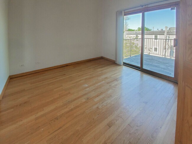 Foto del edificio - 2653 N Wayne Ave