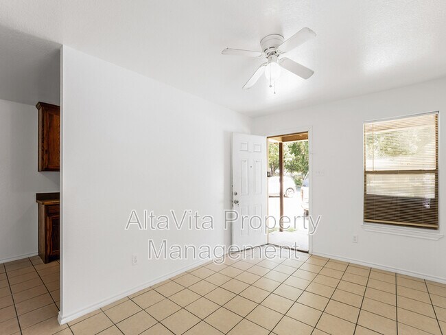 Foto del edificio - 313 Isbell Rd