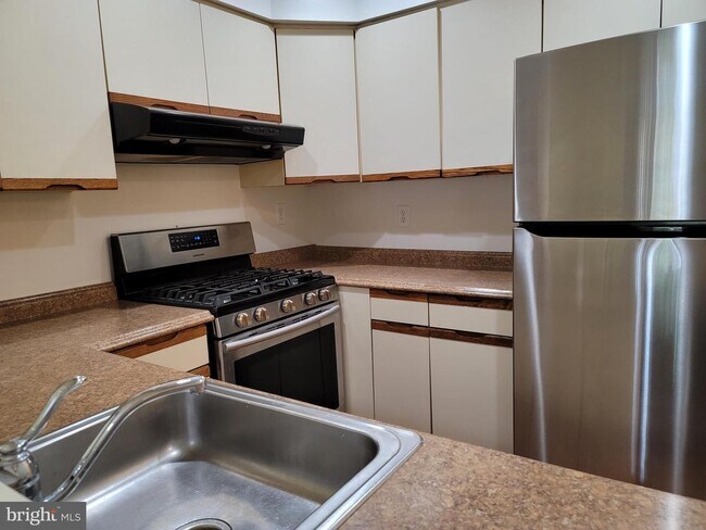 Foto del edificio - 6026 Netherton St