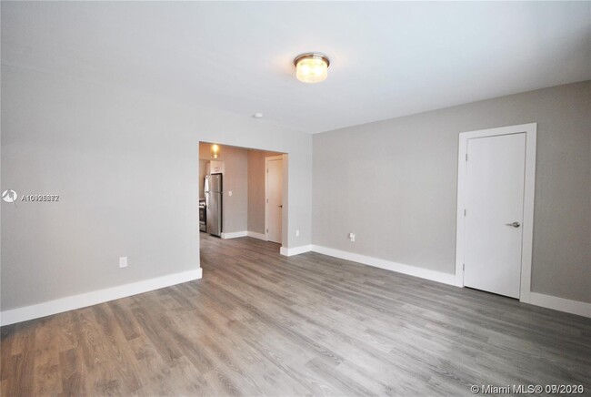 Building Photo - 7609 Carlyle Ave