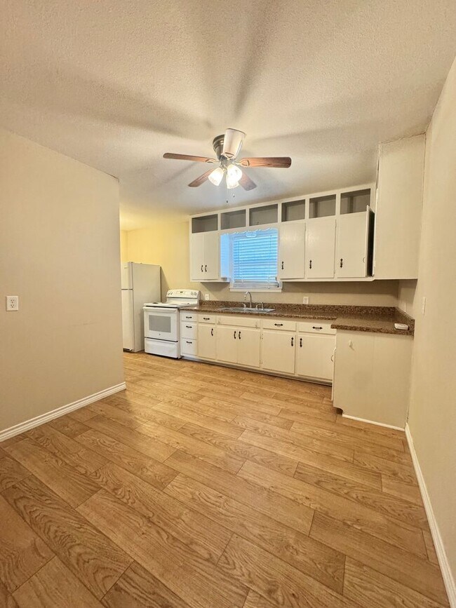 Foto del edificio - NOW AVAILABLE - 3 Bedroom Home!!