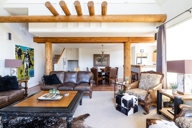 Foto del edificio - 4 Lower Saddle Ridge Rd