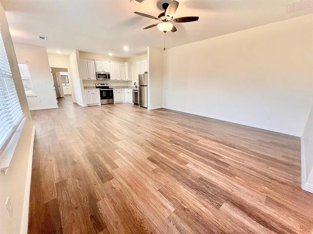 Foto del edificio - 327 E Nelson St