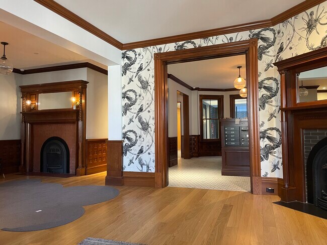 Building Photo - 83 Gardner St