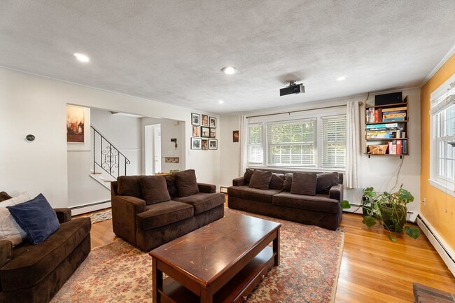 Building Photo - 203 Linwood St