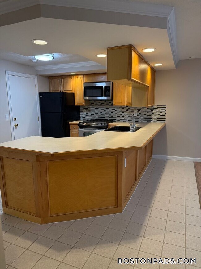 Building Photo - 13-27 Kenmar Dr.