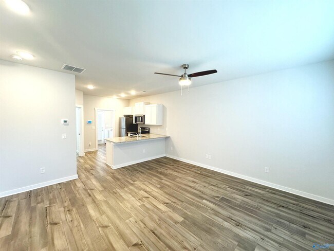 Foto del edificio - 346 Falling Water Ln SW