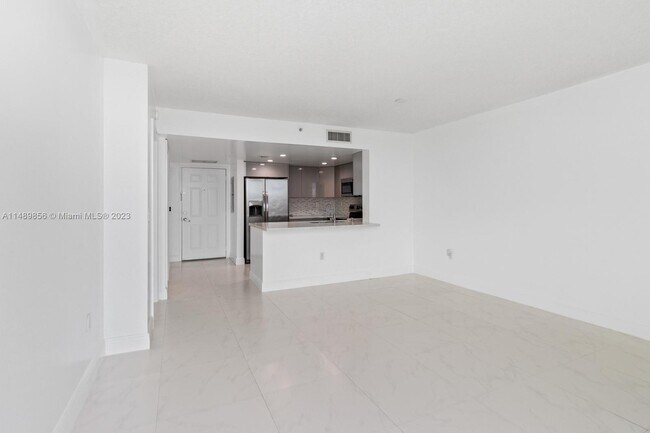 Building Photo - 3000 Coral Wy