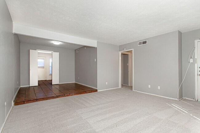 Foto del edificio - 10248 Regal Oaks Dr