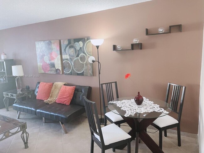 Building Photo - 220 SW 9th Ave