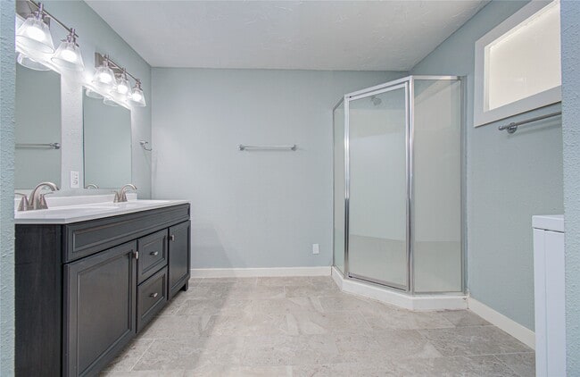 Building Photo - 15510 Cypress Garden Dr