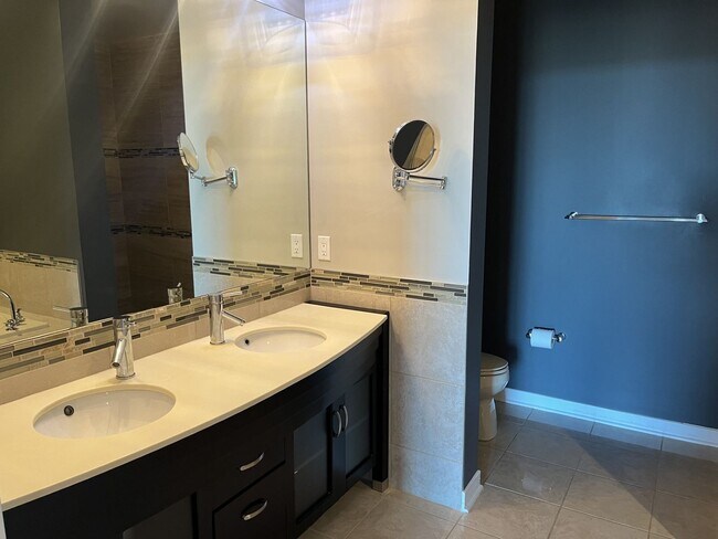 Building Photo - Spectacular 3 Bedroom Condo for Rent