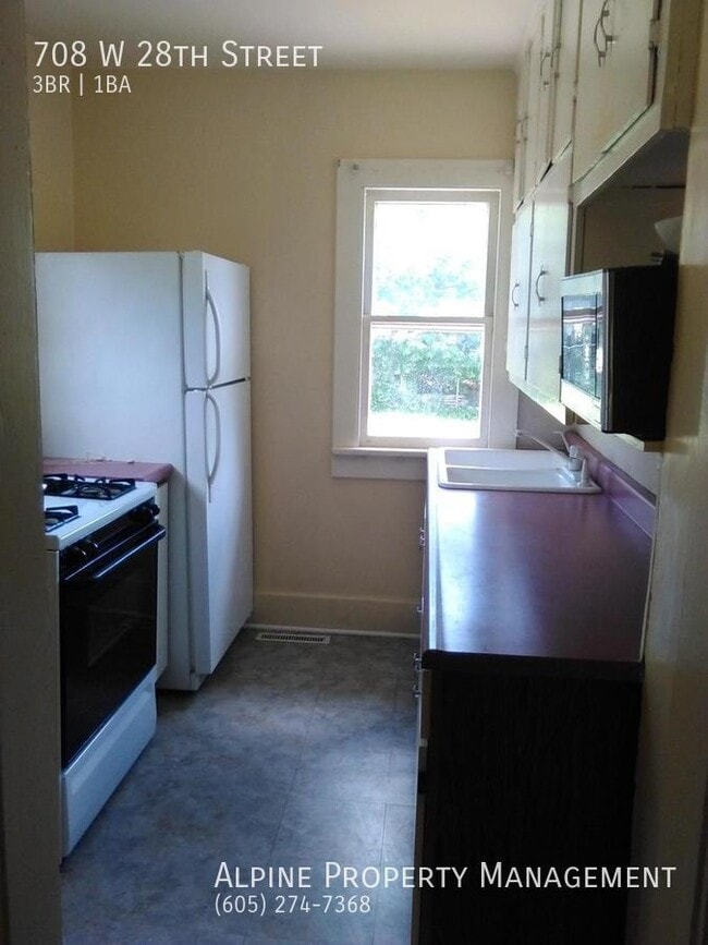 Building Photo - 3 Bed/1 Bath Home For Rent Near Augustana!!