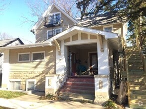 Building Photo - 518 N Van Buren St