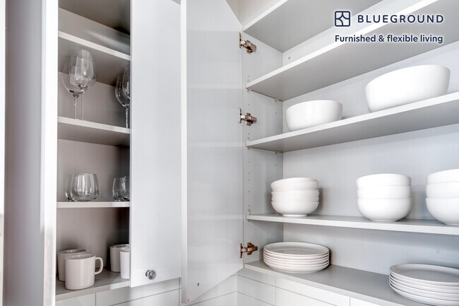 Foto del edificio - 676 North LaSalle Drive-SI FL6-ID900