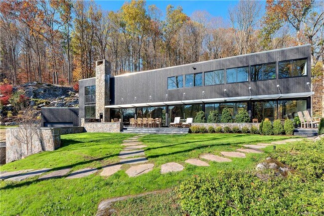 Foto del edificio - 147 Mianus River Rd