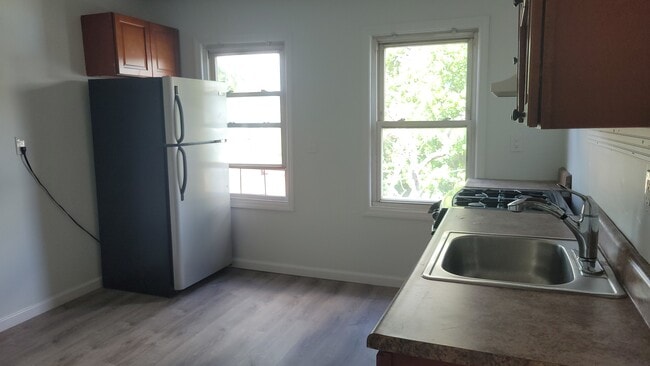 Building Photo - 69 Mapes Ave