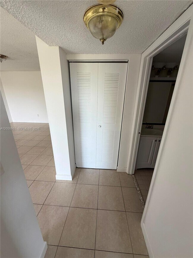 Foto del edificio - 8200 SW 210th St